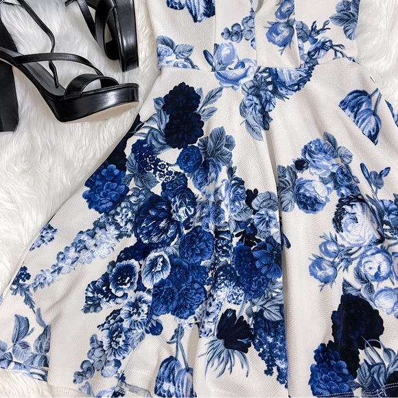 Lulu’s mini flower dress size xs - Picture 6 of 9